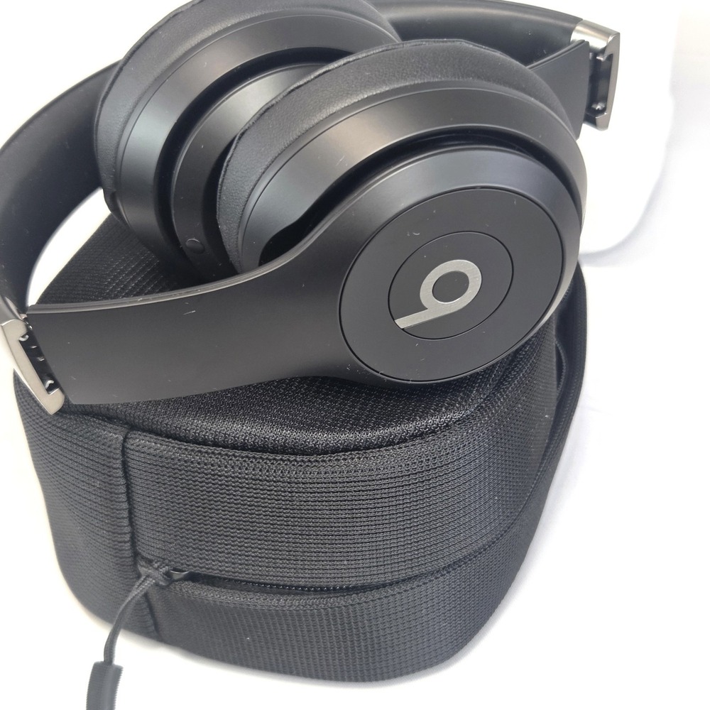 Beats Solo 4 On-Ear Wireless Headphones MUW23LL/A | Matte Black